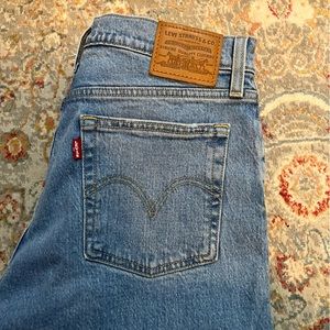 Levi’s wedgie straight jeans!
